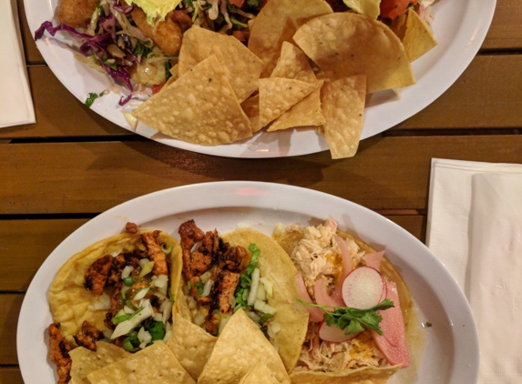 Benny's Tacos & Chicken Rotisserie - Los Angeles, CA