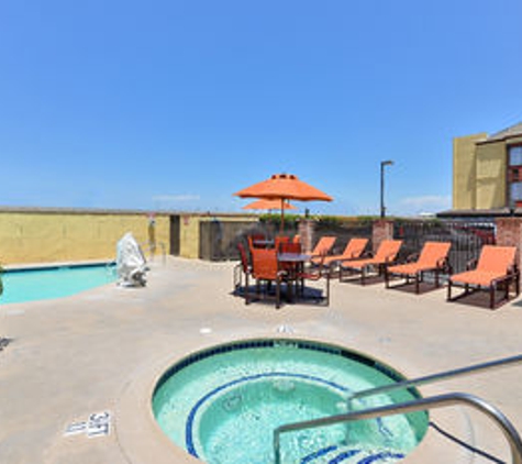 Best Western Plus Raffles Inn & Suites - Anaheim, CA