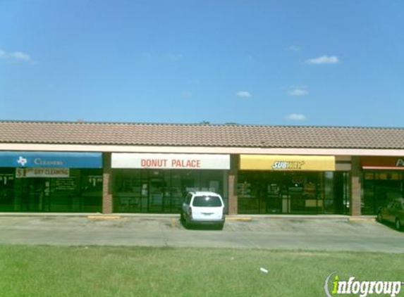 Donut Palace Plus - Arlington, TX