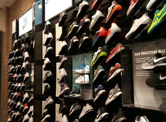 Foot Locker - Santa Monica, CA