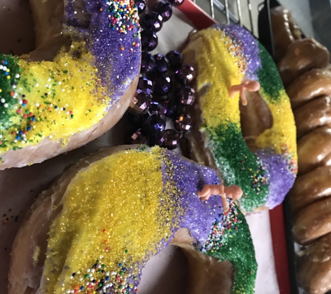 The Donut Bakery - New Orleans, LA. HApPy Mardi Gras Yall 'و