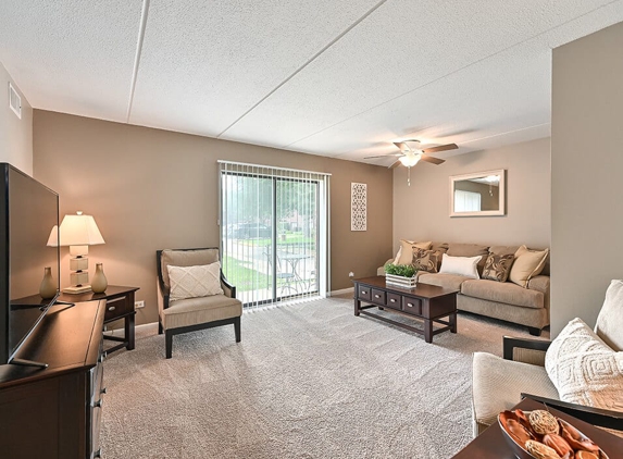 Fox Crest Apartments - Waukegan, IL