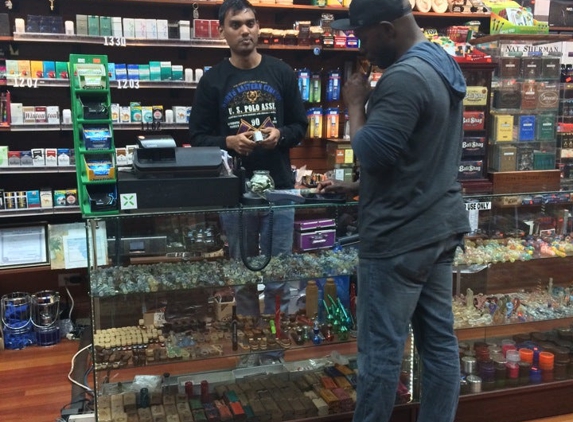 Smoke Shop Guys - Chicago, IL