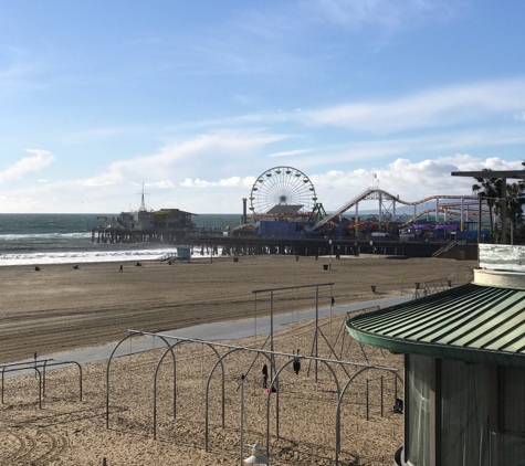 Sea Castle Apartments - Santa Monica, CA