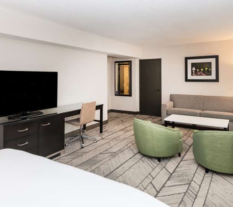 DoubleTree by Hilton Newark Penn Station - Newark, NJ