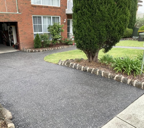 Hands on Concrete Vic
