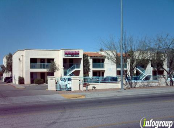 Roger Plaza Apartments - Tucson, AZ