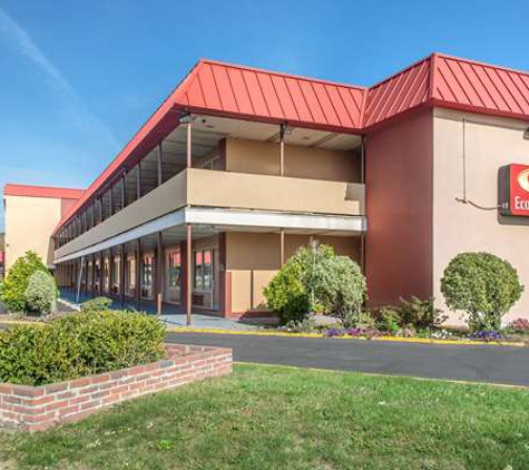 Econo Lodge - West Haven, CT