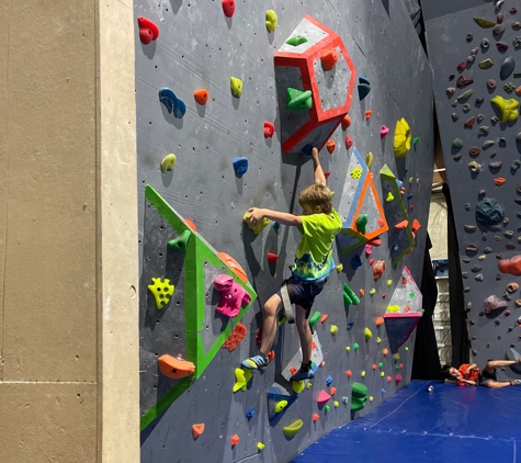 Hoosier Heights Indoor Climbing Of Indianapolis - Carmel, IN