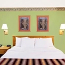 Days Inn & Suites by Wyndham Starkville - Hotels