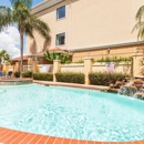 Days Inn & Suites by Wyndham Houston Hobby Airport - Motels