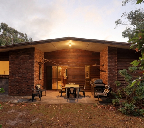 Crayfish Creek Caravan Park and Holiday Cabins - Crayfish Creek, TAS