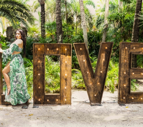 Quinceanera Photography by CHIC Lemonade - Miami, FL. Quinceañera Photo Session at Secret Gardens Miami by Quinceañera Photography by CHIC Lemonade