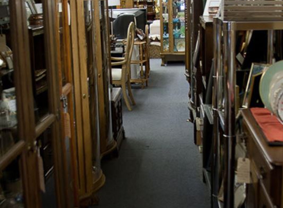 Daval's Used Furniture & Antiques - Hastings, MI