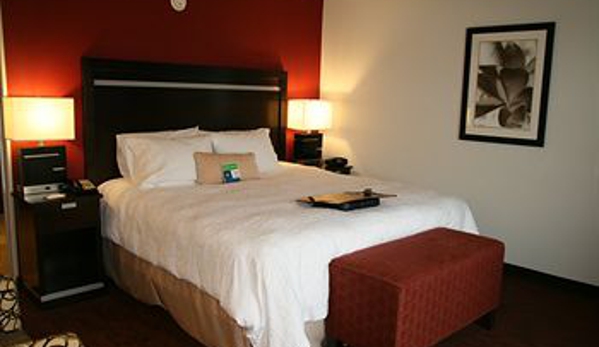 Hampton Inn - Romulus, MI