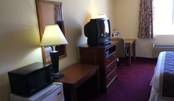 Laketree Inn & Suites - Marion, IL