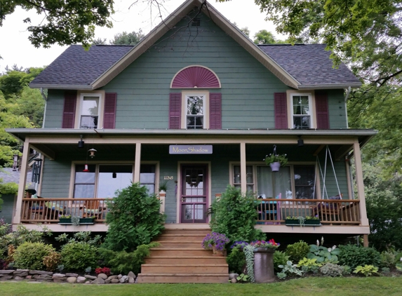 MoonShadow Bed and Breakfast - Artfully Different - Hammondsport, NY