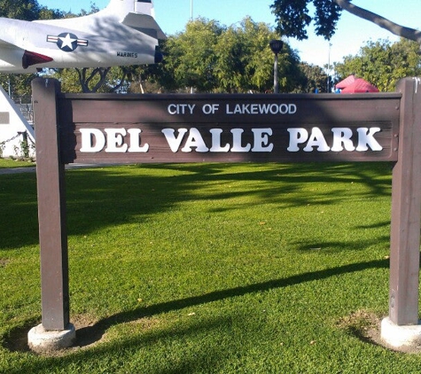 Del Valle Park - Lakewood, CA