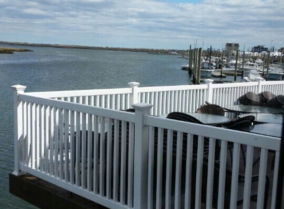 Peter's Clam Bar & Seafood Restaurant - Island Park, NY