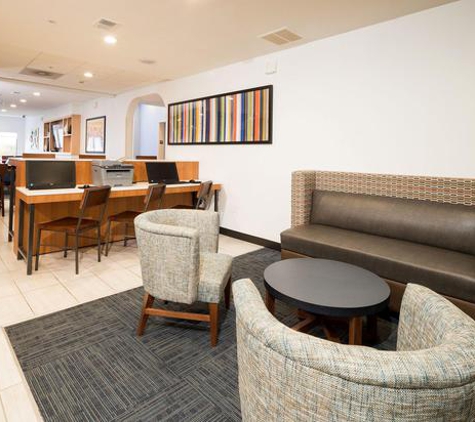 Holiday Inn Express & Suites Grand Blanc - Grand Blanc, MI