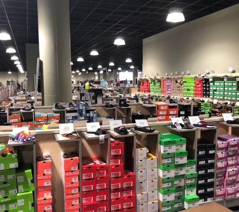 DSW Designer Shoe Warehouse - Chicago, IL