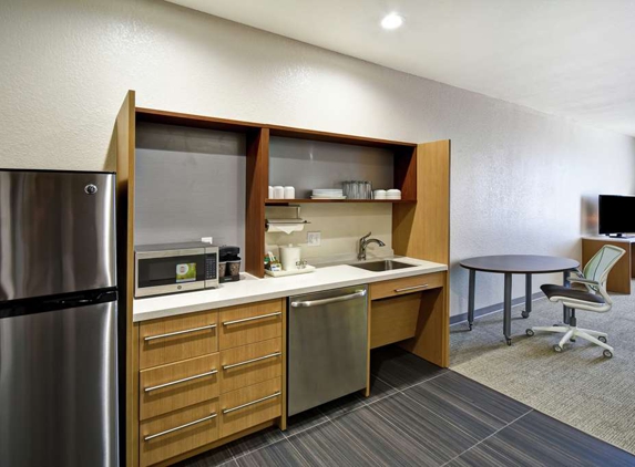 Home2 Suites by Hilton Oklahoma City Airport - Oklahoma City, OK