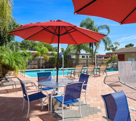 Super 8 by Wyndham Bradenton Sarasota Area - Bradenton, FL