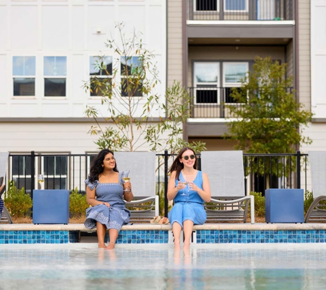 Story Lake Gibson | Luxury Apartment Homes - Lakeland, FL