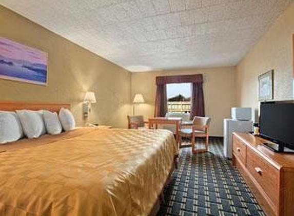 Days Inn by Wyndham Batavia Darien Lake Theme Park - Batavia, NY