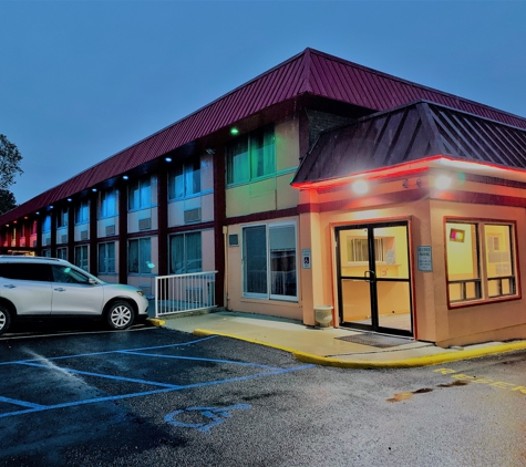 Econo Lodge - Lima, OH