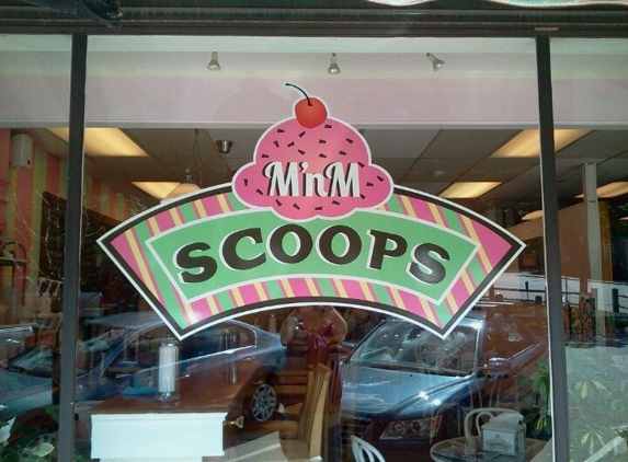 M 'n M Scoops - Plymouth, NH