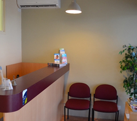 Denture Clinic Nind St - Southport, QLD. Denture Clinic Reception