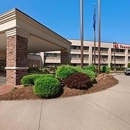 Ramada Plaza by Wyndham Holtsville Long Island - Hotels