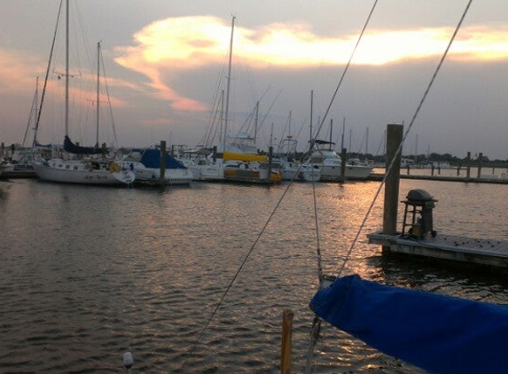 Moonbeam Gateway Marina - Brooklyn, NY