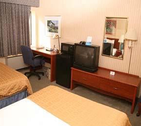 Baymont Inn & Suites - Roseville, MI