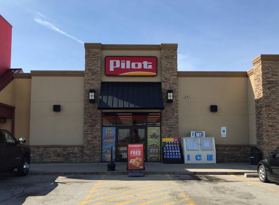 Pilot Travel Center - Gilman, IL