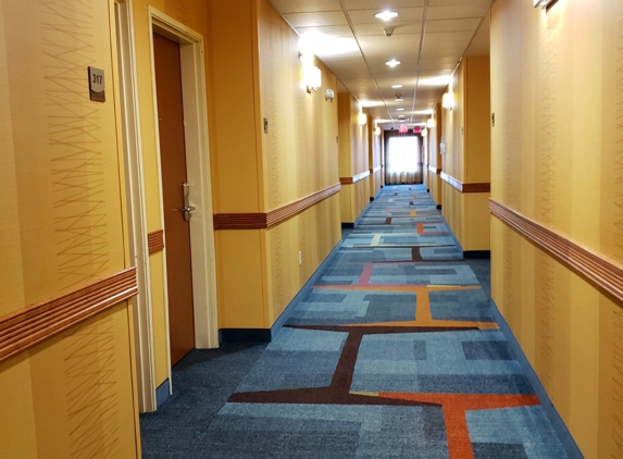 Fairfield Inn & Suites - Bloomington, IL