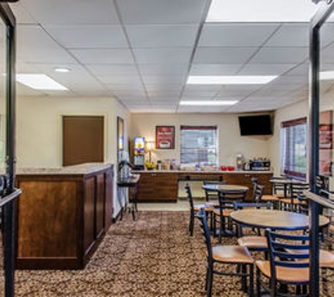 Econo Lodge - Lancaster, PA