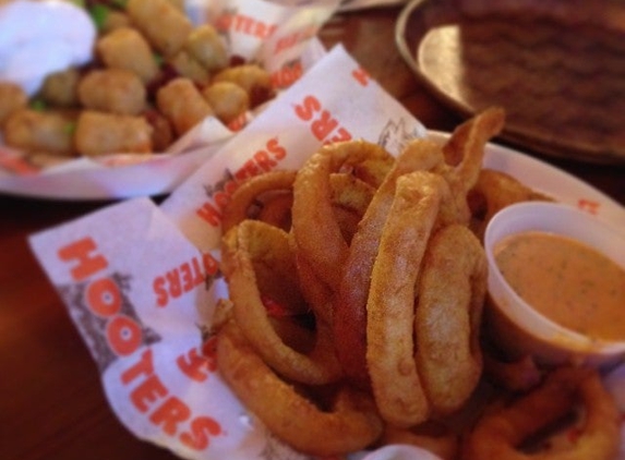 Hooters - Fairview Heights, IL