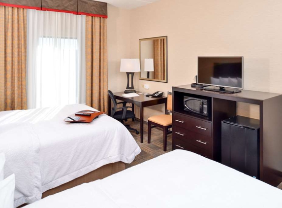 Hampton Inn & Suites California University-Pittsburgh - Coal Center, PA