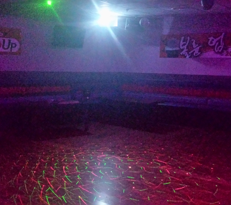 Volume Up Karaoke - Edgewater, NJ