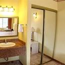 Glen Capri Inn & Suites - Hotels