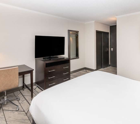 DoubleTree by Hilton Newark Penn Station - Newark, NJ