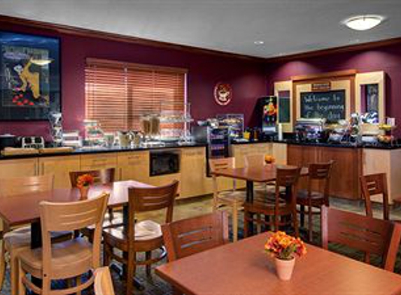 Baymont Inn & Suites - Lakewood, CO