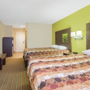 Super 8 by Wyndham Portales - Motels