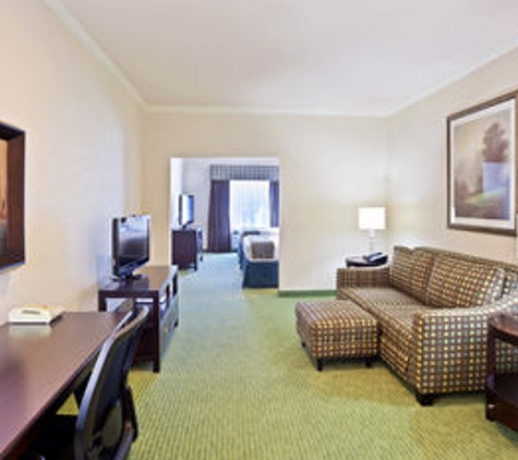 Holiday Inn Express & Suites Puyallup (Tacoma Area) - Puyallup, WA