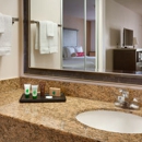 Cortona Inn & Suites Anaheim Resort - Motels