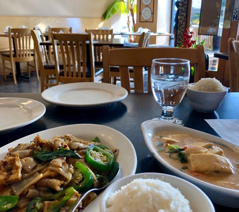 Lai Thai Restaurant - Morton Grove, IL