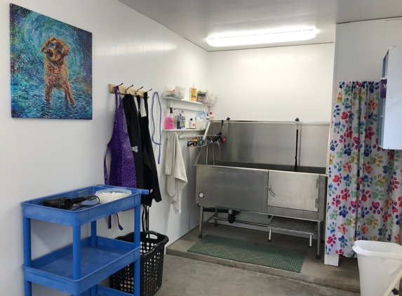 Creekside Pet Boarding - Arroyo Grande, CA. Offering baths, nail trims, ear cleaning as well as our self-service "Laundromutt". open for