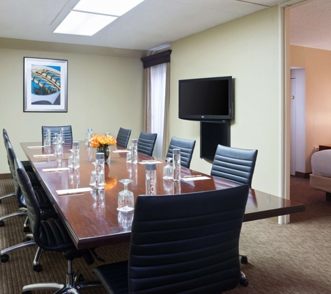 DoubleTree Suites by Hilton Hotel Cincinnati - Blue Ash - Sharonville, OH